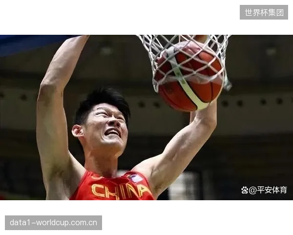 胡金秋凭借稳定的中距离投篮和高效的篮下终结，再次证明了其本土顶级内线的实力。
